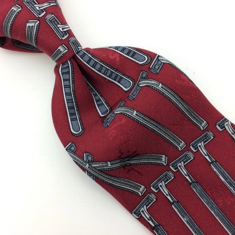 Nicole Miller razor shaving tie Marion 100% silk like new.